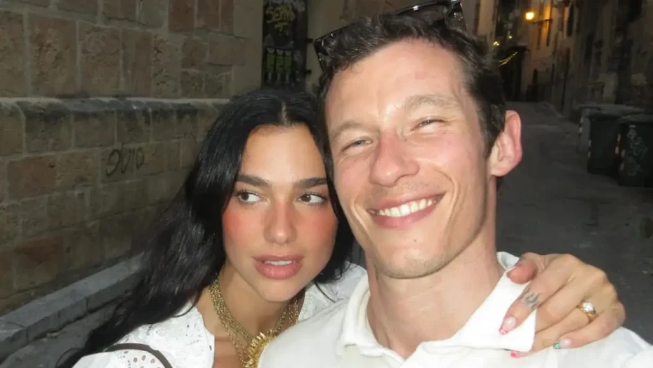 Η Dua Lipa και ο Callum Turner παντρεύτηκαν «κρυφά» στο Λονδίνο – Η εντυπωσιακή εμφάνιση της τραγουδίστριας με δημιουργία Schiaparelli
