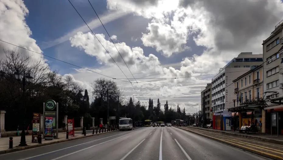 Καιρός αύριο: Στους 34 βαθμούς η θερμοκρασία – Βροχές και καταιγίδες στα ορεινά