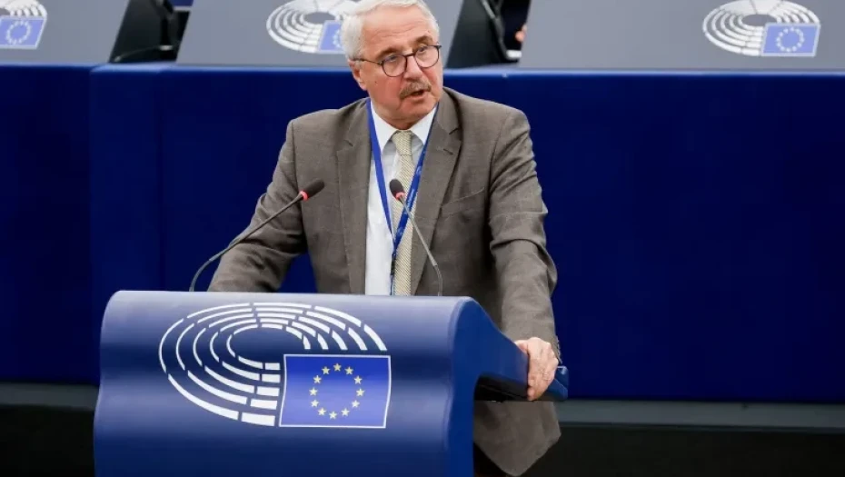Γιάννης Μανιάτης: «Η Ελλάδα πρωταθλήτρια στις ακριβές τιμές ενέργειας και ουραγός στην αποθήκευση»