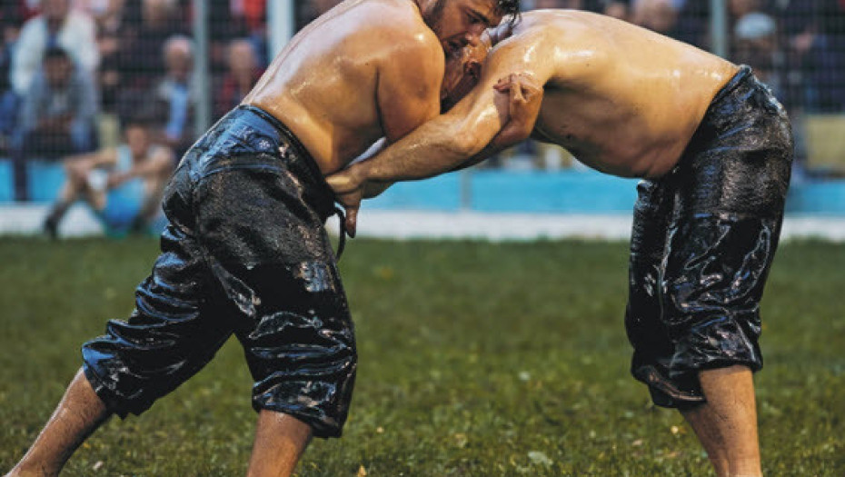 Η Νιγρίτα τιμά τον Άγιο Αθανάσιο με ακολουθίες, παραδοσιακά δρώμενα, αγώνες και λαϊκό γλέντι