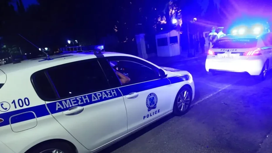 Πετρούπολη: 19χρονη εντοπίστηκε σε λεωφορείο από ζευγάρι ηλικιωμένων ημίγυμνη και σε σύγχυση – Μεταφέρθηκε στο νοσοκομείο