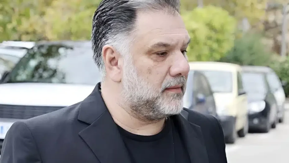 Συγκινεί ο Γρηγόρης Αρναούτογλου για την απώλεια του: «Δεν πρόλαβα να τον αποχαιρετήσω»