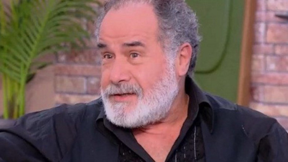 Θοδωρής Κατσαφάδος: "Γεννήθηκα στη Μάνη, με μεγάλη φτώχεια και πολλές δυσκολίες"