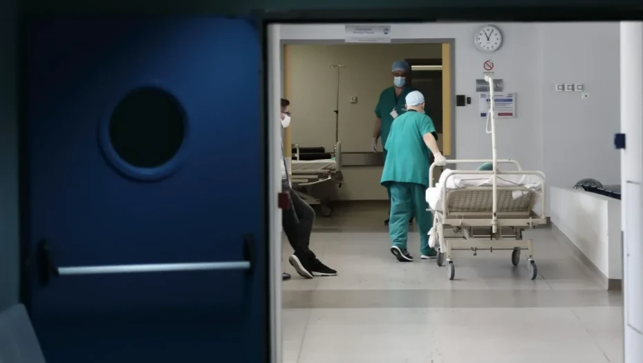 Τροχαίο με ασθενοφόρο στα Χανιά: Με κάκωση στον θώρακα και τραύματα στα πλευρά ο ένας διασώστης