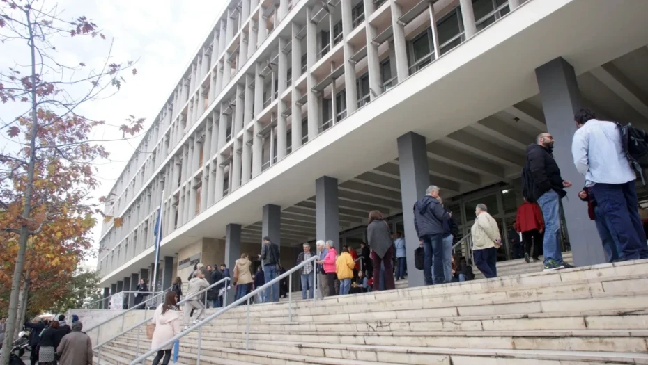 Ελεύθεροι με όρους τρεις κατηγορούμενοι για ρευματοκλοπές στη Θεσσαλονίκη