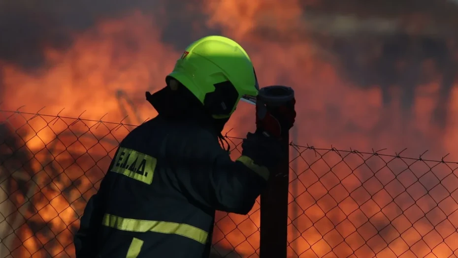 Οριοθετήθηκε η φωτιά στην Σύρο - Ήχησε νωρίτερα το 112