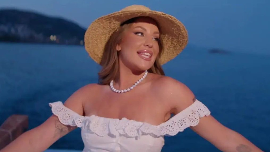 Ακύρωσε live εμφάνιση η Ανδρομάχη λόγω φαρυγγίτιδας - Ζήτησε συγγνώμη από τους θαυμαστές της