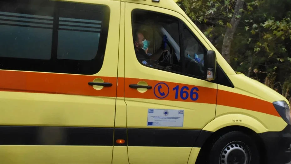 Σοβαρό τροχαίο με ανατροπή αυτοκινήτου σε κεντρικό δρόμο της Χαλκίδας