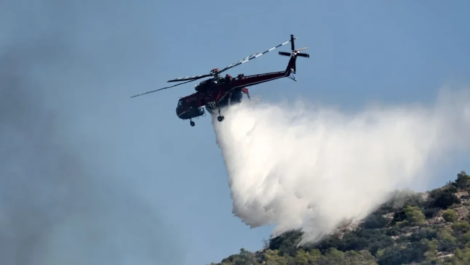 Φωτιά στην Κεφαλονιά - Σηκώθηκαν τέσσερα εναέρια μέσα