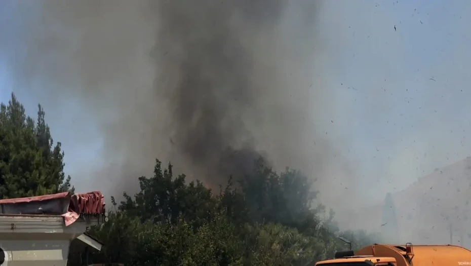 Γυναίκα συνελήφθη για πρόκληση πυρκαγιάς σε ξερά χόρτα στην Αθήνα – Άνδρας έφαγε πρόστιμο 1.312 ευρώ στη Χίο
