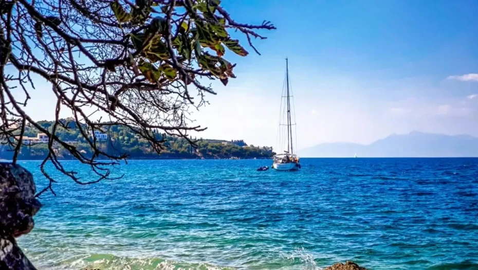 Καιρός αύριο: Επιμένει η ζέστη με τη θερμοκρασία στους 39 βαθμούς – Τοπικές νεφώσεις