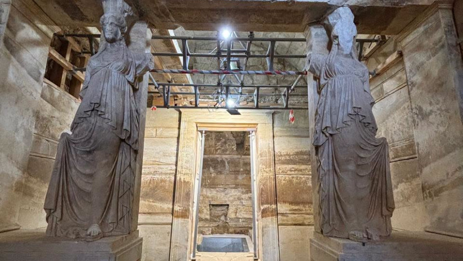 Λίνα Μενδώνη: «Με γοργούς ρυθμούς εξελίσσονται οι εργασίες στον Τύμβο Καστά, στην Αμφίπολη