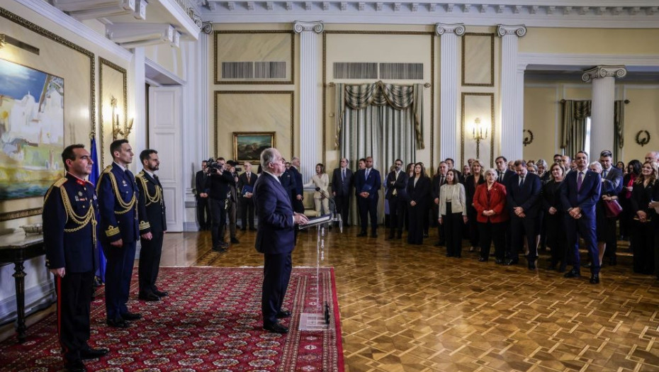Γιορτή τάχα … ή του Καραγκιόζ ο μπερντές ; Γράφει ο Μάρκος Μπόλαρης