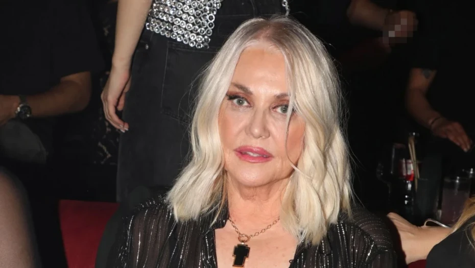 Βαρύ πένθος για τη Ρούλα Κορομηλά – Έφυγε από τη ζωή ο πατέρας της