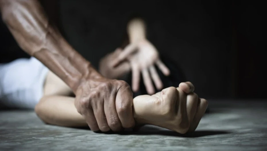 Συνελήφθη ο βοσκός που κατηγορείται για τον βιασμό 22χρονης σε παραλία της Χαλκιδικής, εντοπίστηκε τέσσερα χρόνια μετά στο Μαυροβούνιο