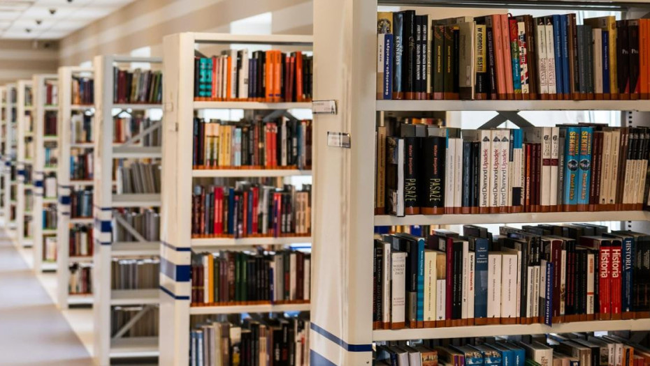 Αυξήθηκαν οι δανεισμοί βιβλίων στις δημόσιες, δημοτικές και παιδικές βιβλιοθήκες το 2025