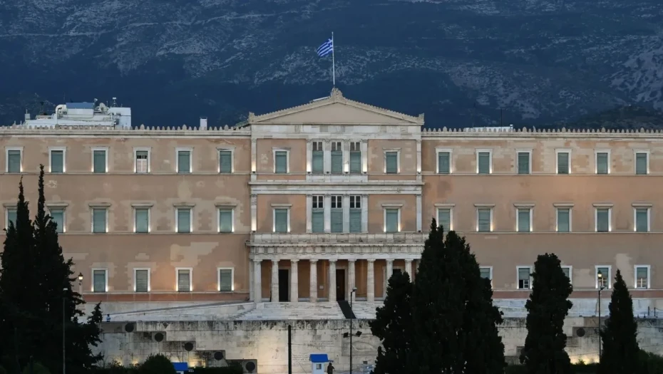 Έρευνες στη Βουλή έπειτα από απειλητικό τηλεφώνημα για βόμβα