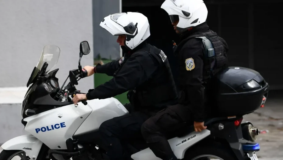 Ομόνοια: 33χρονος είχε κρύψει κοκαΐνη κάτω από λεβιέ οχήματος - Δύο συλλήψεις