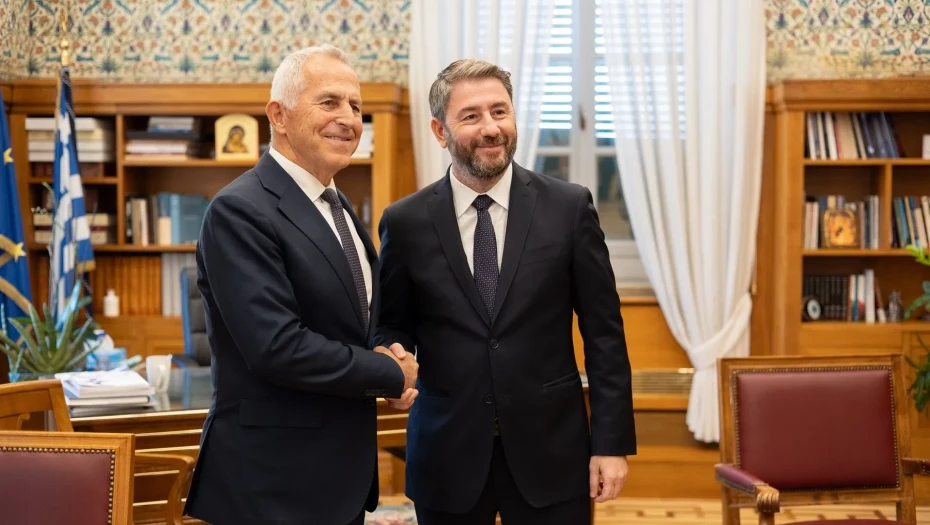 Στο ΠΑΣΟΚ ο Ευάγγελος Αποστολάκης: «Συνεργασία και συστράτευση για το καλό της χώρας»