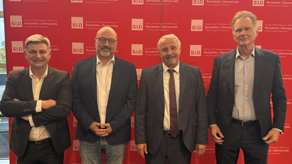 Ευρωβουλευτές ΠΑΣΟΚ: «Τα data centers «διψούν» για νερό και «καίνε» ρεύμα - Ποιος θα πληρώσει τον λογαριασμό» ;