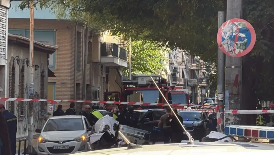 Έκρηξη στον Κολωνό: «Γκρεμίστηκε ακόμη και η πόρτα του διαμερίσματός μου» – Συγκλονίζει ένοικος της πολυκατοικίας