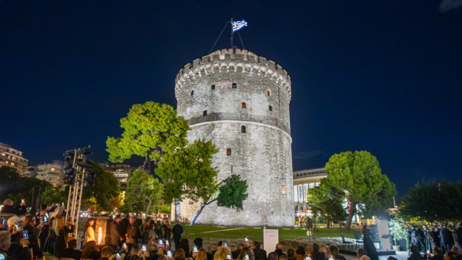 Ο Λευκός Πύργος φωτίζει την ιστορική ταυτότητα της Θεσσαλονίκης: Απόδοση του νέου φωτισμού του μνημείου