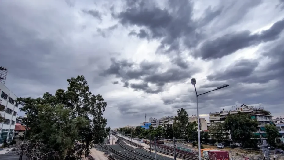 Καιρός αύριο: Νεφώσεις και τοπικές μπόρες – Πτώση της θερμοκρασίας