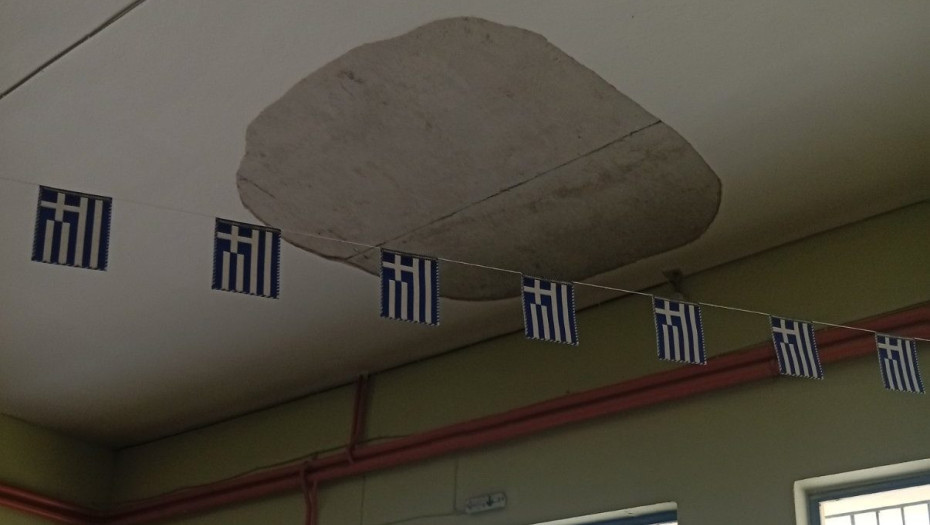 ΚΚΕ Σερρών: «Λίγα λεπτά  πριν πέσει μέρος του ταβανιού, περνούσαν αμέριμνοι μαθητές, δάσκαλοι,  καθαρίστριες»