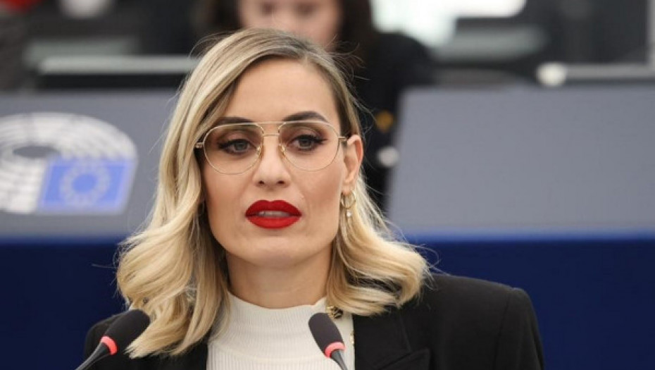 Η Ελεονώρα Μελέτη ζητά τη προστασία των δημιουργών από τις προκλήσεις της Τεχνητής Νοημοσύνης