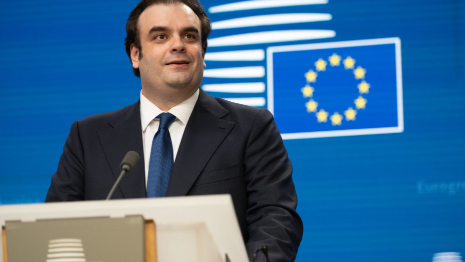 Κυριάκος Πιερρακάκης: «Να προστατεύσουμε νοικοκυριά και επιχειρήσεις που βιώνουν το κόστος της ενεργειακής κρίσης»  Ο Υπουργός Εθνικής Οικονομίας και Οικονομικών και Πρόεδρος του Eurogroup Κυριάκος Πιερρακάκης, προσερχόμενος στη συνεδρίαση του Eurogroup