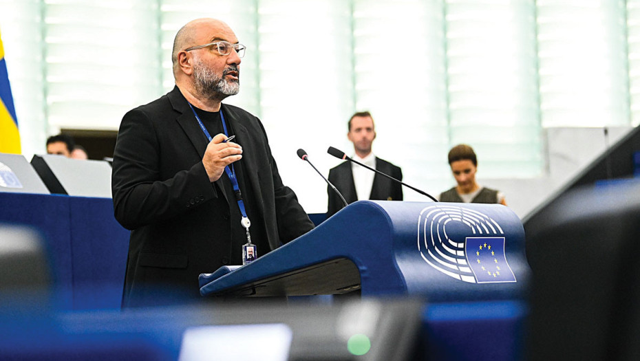 Ο Σάκης Αρναούτογλου ζητά απαντήσεις για τον εμβολιασμό και πλήρη αποζημίωση των κτηνοτρόφων