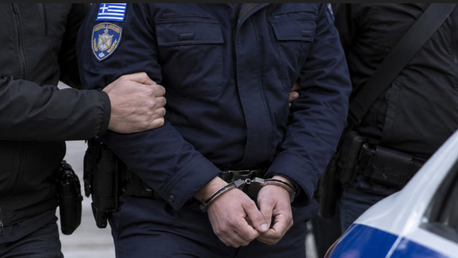 Συνελήφθη αστυνομικός για δωροληψία, ψευδή βεβαίωση και παράβαση της νομοθεσίας για τις ταυτότητες