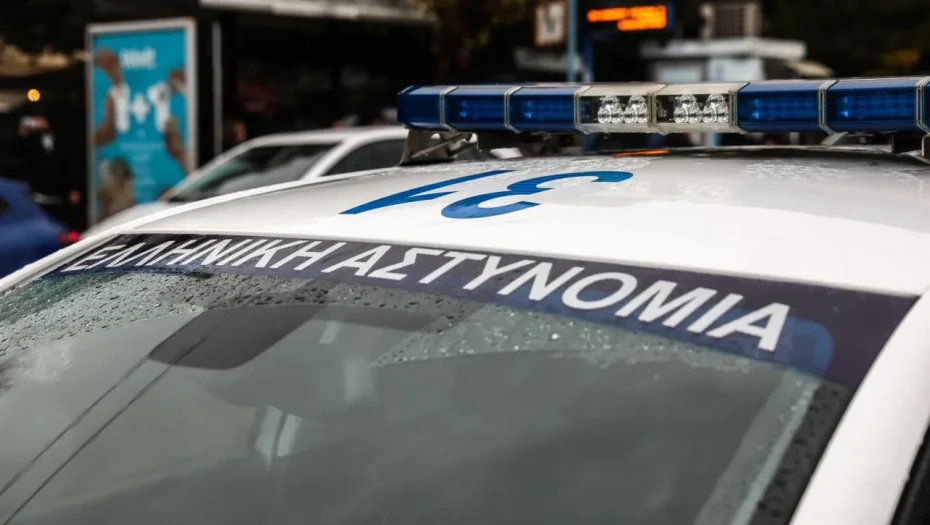 Βρέθηκαν δίδυμα 2 ετών μόνα τους σε διαμέρισμα στην Κυψέλη - Συνελήφθη η μητέρα τους