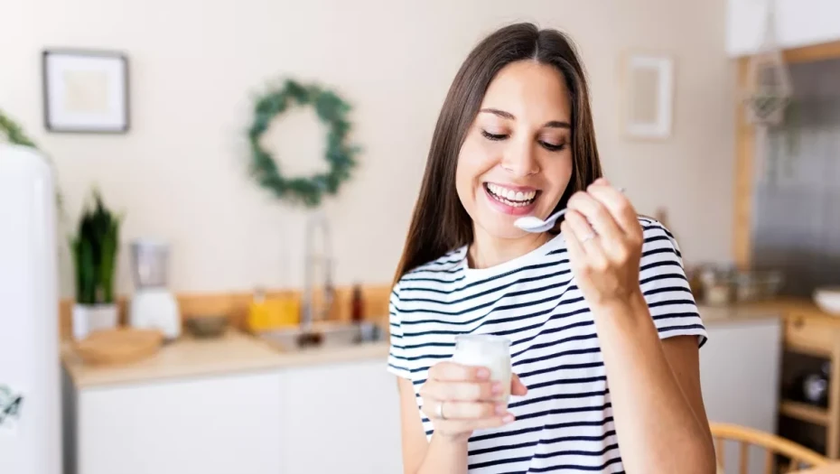 Γιαούρτι ή cottage cheese; Ποιο κερδίζει σε πρωτεΐνη και ποιο είναι πιο θρεπτικό