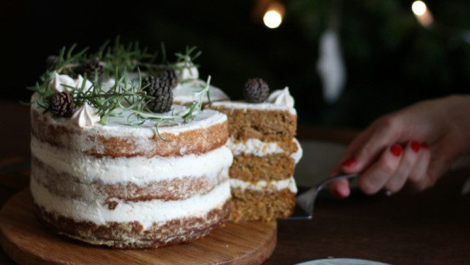 Το απόλυτο χριστουγεννιάτικο γλυκό: Αφράτο κέικ καρότου με πορτοκάλι και καρύδια