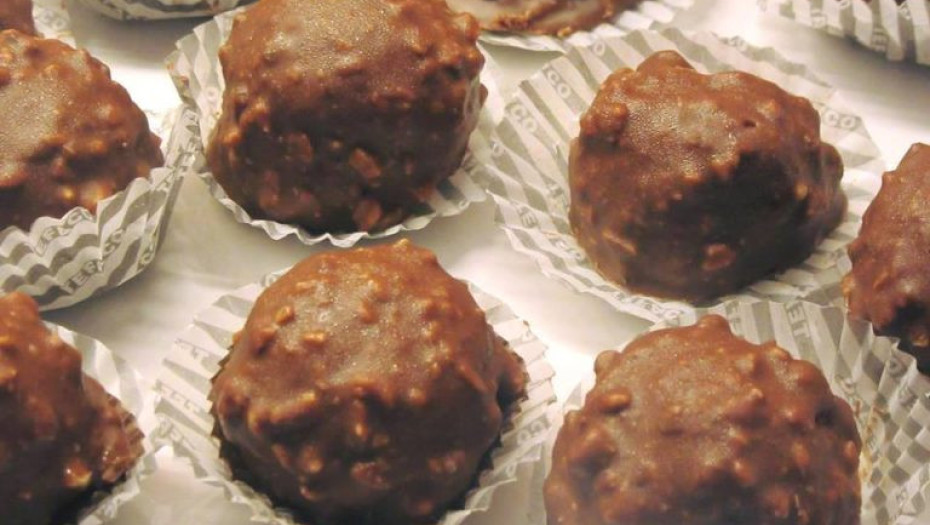 Φτιάχνουμε σπιτικά σοκολατάκια Ferrero Rocher