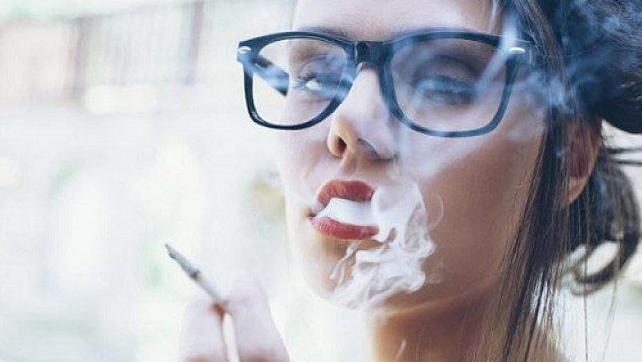 Κάπνισμα: 6 τρόφιμα για να αποβάλλετε τη νικοτίνη από το σώμα