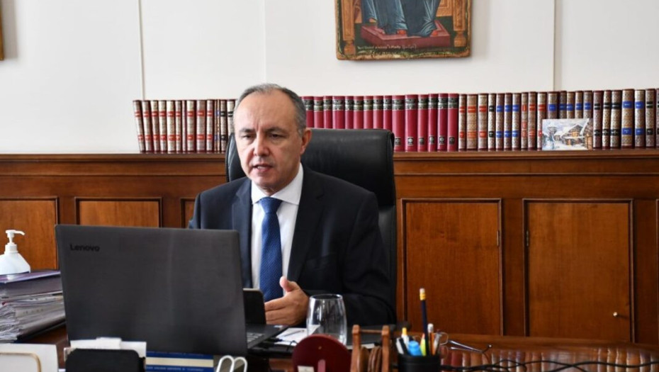 Θεόδωρος Καράογλου: Ας μην παρασυρθούμε και ας μην ανοίξουμε τα σπίτια μας στον κορωνοϊό