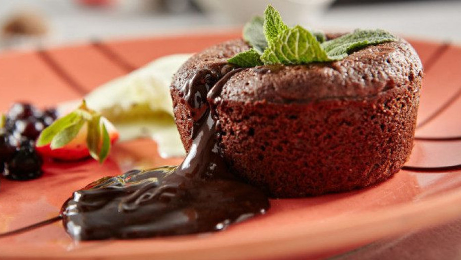 Το σουφλέ με την καρδιά ρευστής σοκολάτας θα σε κάνει να λιώσεις