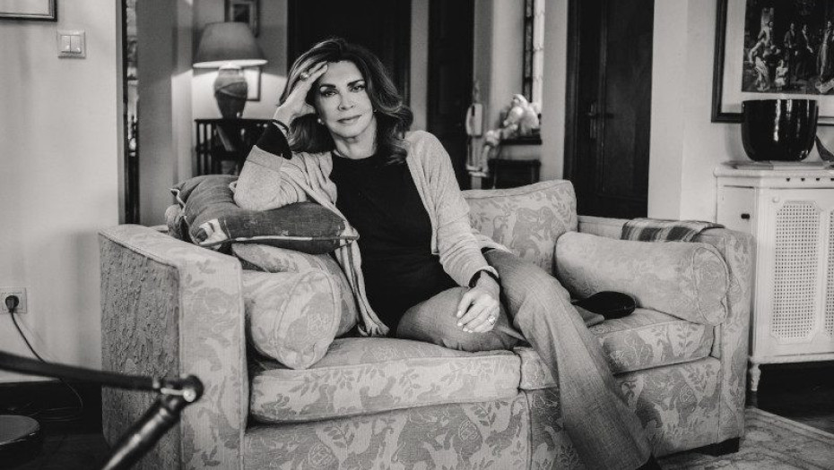 Μιμή Ντενίση: Το υπέροχο αρχοντικό σπίτι στο κέντρο – Κλασικό, με αριστοκρατική φινέτσα [εικόνες]