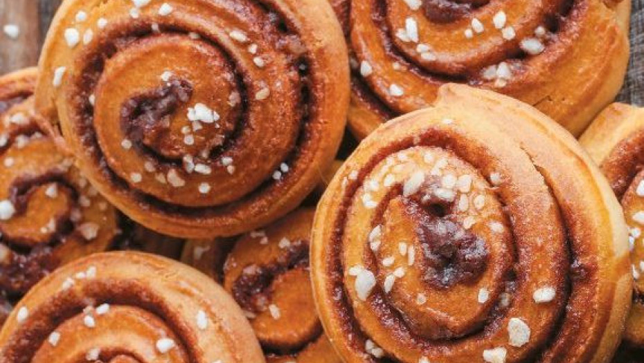 Λαχταριστά σπιτικά ρολά κανέλας γεμιστά με σοκολάτα