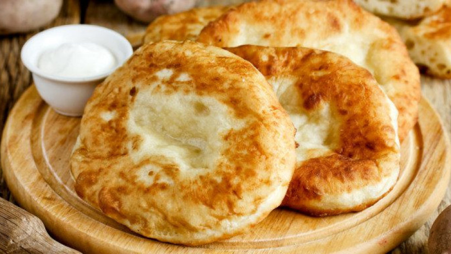 Συνταγή για αφράτα τηγανόψωμα: Το λαχταριστό σνακ που φτιάχνεται πανεύκολα