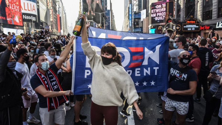 Οι Αμερικανοί βγαίνουν στους δρόμους- Πανηγυρίζουν για τον Τζο Μπάιντεν