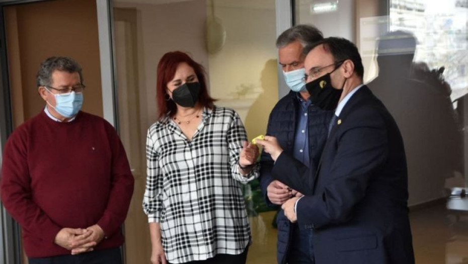 Ο Δήμαρχος Σερρών παρέδωσε στους επικεφαλής των δημοτικών παρατάξεων  Γραφείο της Αντιπολίτευσης