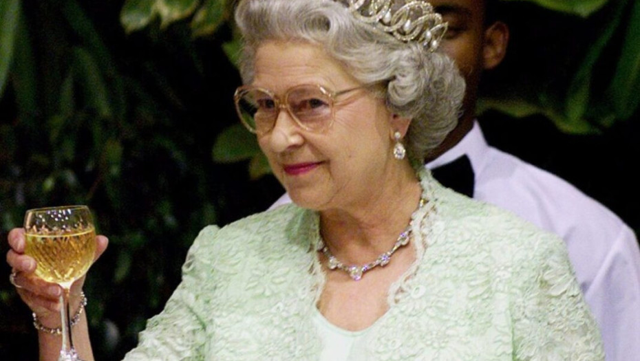 Βασίλισσα Ελισάβετ: Πώς αποφεύγει τις απόπειρες δηλητηρίασης