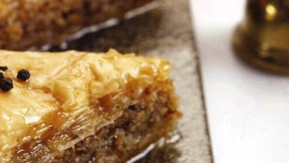 Ελληνικός νηστίσιμος μπακλαβάς με μέλι