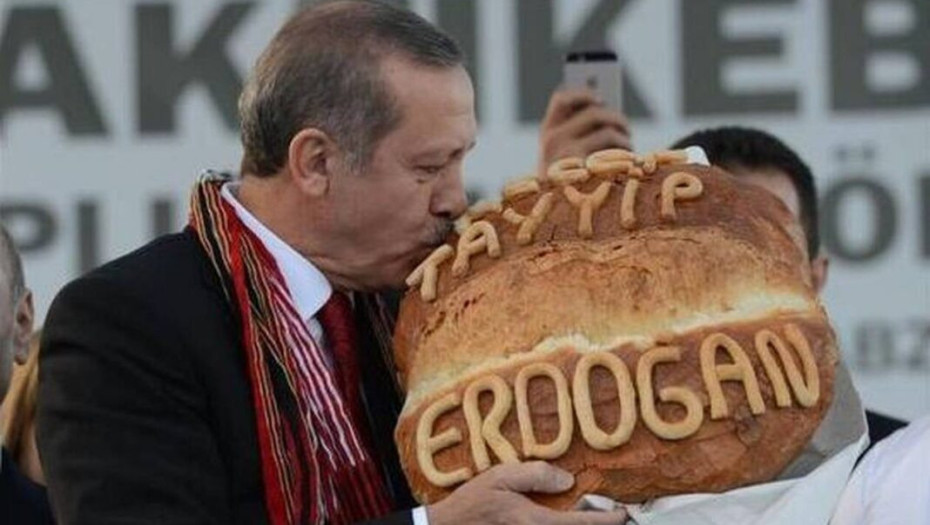 Τραγική η κατάσταση στην Τουρκία: Αγοράζουν μπαγιάτικο ψωμί γιατί είναι φθηνότερο