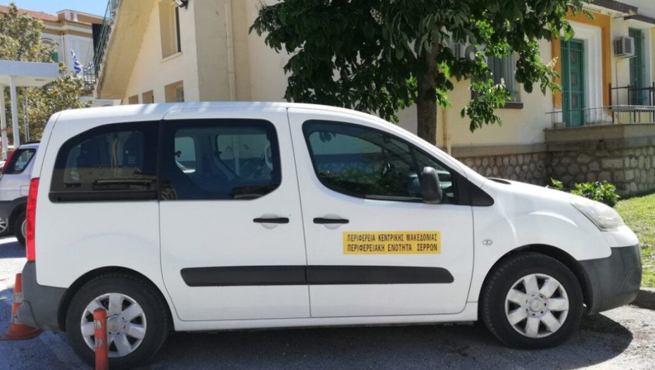 Η χρήση του Λευκού Ταξί: Διευκολύνει τον εμβολιασμό των ατόμων με κινητικά προβλήματα