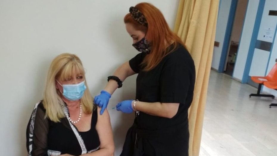 Εμβολιάστηκε η πρόεδρος του Εμπορικού Συλλόγου: Κυριακή Μηλίγκα.