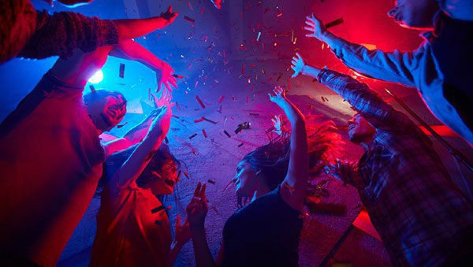 Δεν έχουν τέλος τα κορονοπάρτι-Ξεφάντωμα σε σπίτια στη Θεσσαλονίκη